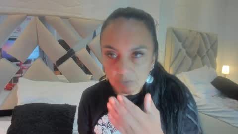 Snapshot of raquel_moore chatting on 02-10-25, 06:53 Raquel Moore online show from 02-10-25, 06:53