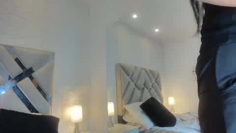 Snapshot of raquel_moore chatting on 02-10-25, 01:01 Raquel Moore online show from 02-10-25, 01:01