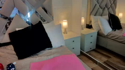 Snapshot of raquel_moore chatting on 02-11-25, 12:05 Raquel Moore online show from 02-11-25, 12:05