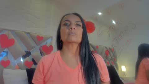 Snapshot of raquel_moore chatting on 02-14-25, 11:53 Raquel Moore online show from 02-14-25, 11:53