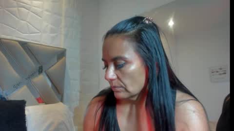 Snapshot of raquel_moore chatting on 02-21-25, 10:59 Raquel Moore online show from 02-21-25, 10:59