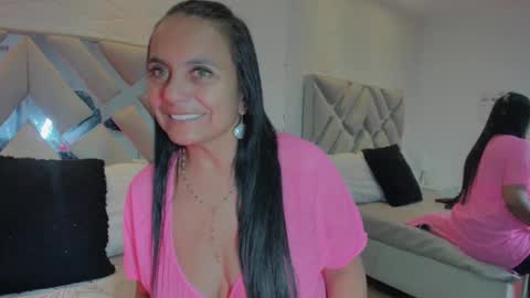 Snapshot of raquel_moore chatting on 03-10-25, 11:38 Raquel Moore online show from 03-10-25, 11:38