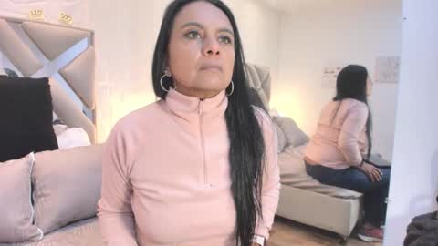 Snapshot of raquel_moore chatting on 09-11-25, 12:27 Raquel Moore online show from 09-11-25, 12:27