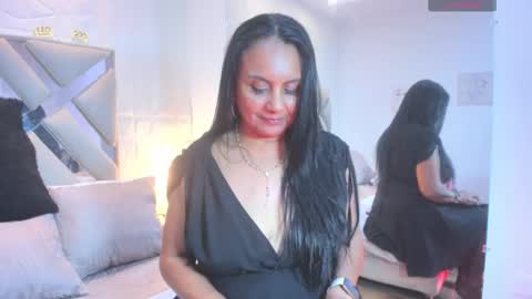 Snapshot of raquel_moore chatting on 09-23-25, 11:41 Raquel Moore online show from 09-23-25, 11:41