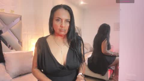Snapshot of raquel_moore chatting on 09-24-25, 12:19 Raquel Moore online show from 09-24-25, 12:19