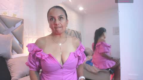 Snapshot of raquel_moore chatting on 09-26-25, 12:53 Raquel Moore online show from 09-26-25, 12:53