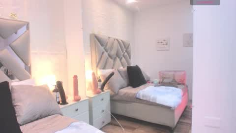 Snapshot of raquel_moore chatting on 10-02-25, 12:01 Raquel Moore online show from 10-02-25, 12:01