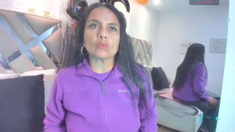 Snapshot of raquel_moore chatting on 10-12-25, 02:49 Raquel Moore online show from 10-12-25, 02:49