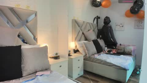 Snapshot of raquel_moore chatting on 10-15-25, 12:16 Raquel Moore online show from 10-15-25, 12:16