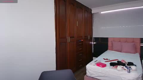 Raquel online show from 09-10-25, 06:52