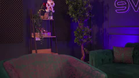 Raquelle online show from 12-28-24, 10:13