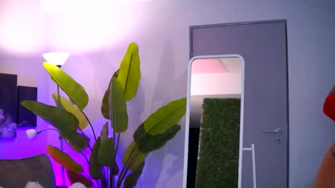 Raquelle online show from 11-19-25, 04:34