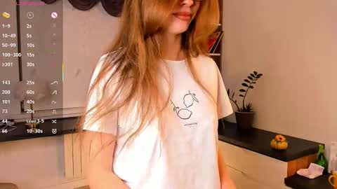 Snapshot of rashidagiczewski chatting on 11-25-25, 11:10 Nicole online show from 11-25-25, 11:10