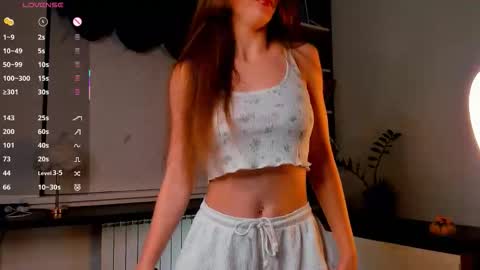 Snapshot of rashidagiczewski chatting on 11-27-25, 11:01 Nicole online show from 11-27-25, 11:01