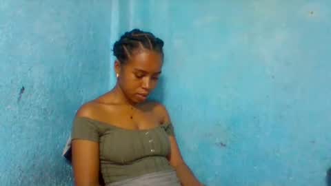 Snapshot of rasoelysca chatting on 12-15-25, 02:32 rasoelysca online show from 12-15-25, 02:32