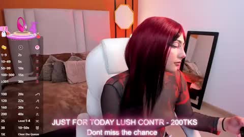 Snapshot of raven_curly chatting on 11-21-25, 09:02 Raven Curly online show from 11-21-25, 09:02