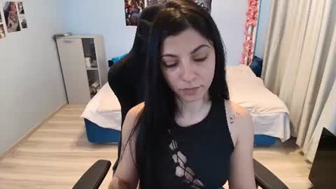 Snapshot of raven_haired_goddess chatting on 06-29-26, 08:09 raven_haired_goddess online show from 06-29-26, 08:09