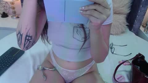 Snapshot of raven_love_ chatting on 09-22-25, 07:38 raven_love_ online show from 09-22-25, 07:38