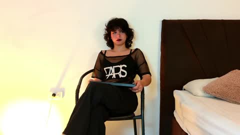 Snapshot of raven_oa chatting on 05-12-26, 11:40 online show from 05-12-26, 11:40