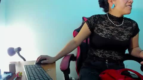 Snapshot of raven_rouge chatting on 10-22-25, 05:08 gata online show from 10-22-25, 05:08