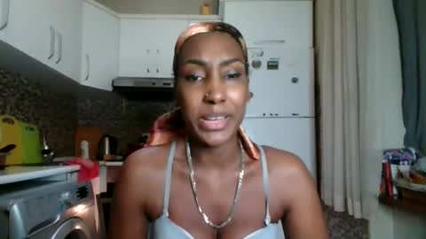 Snapshot of ravenbby chatting on 04-21-26, 08:44 ravenbby online show from 04-21-26, 08:44