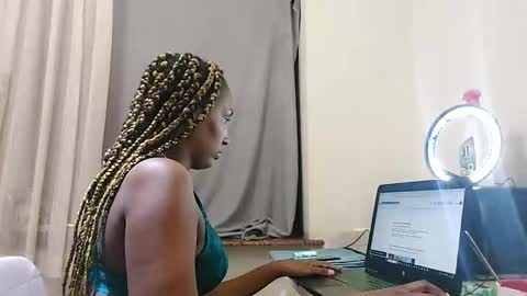 Snapshot of ravenbby chatting on 05-14-26, 04:47 ravenbby online show from 05-14-26, 04:47