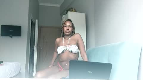 Snapshot of ravenbby chatting on 05-25-26, 10:21 ravenbby online show from 05-25-26, 10:21