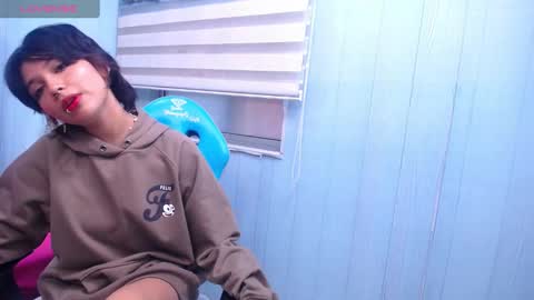 Snapshot of ravenn_20 chatting on 01-21-25, 11:24 RavenN online show from 01-21-25, 11:24