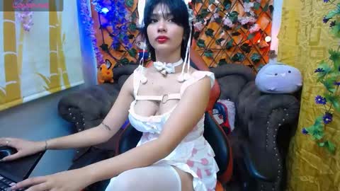 Snapshot of ravenn_20 chatting on 01-31-25, 11:24 RavenN online show from 01-31-25, 11:24