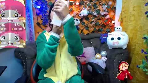 Snapshot of ravenn_20 chatting on 02-25-25, 11:41 RavenN online show from 02-25-25, 11:41