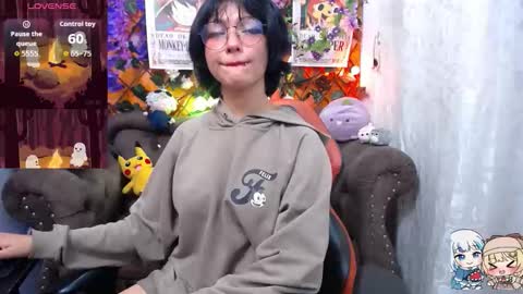 Snapshot of ravenn_20 chatting on 10-14-25, 11:33 RavenN online show from 10-14-25, 11:33