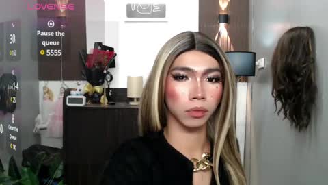 Snapshot of ravennax chatting on 02-17-25, 06:15 ravennaxx online show from 02-17-25, 06:15