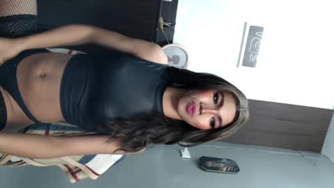 Snapshot of ravennax chatting on 02-24-25, 08:14 ravennaxx online show from 02-24-25, 08:14