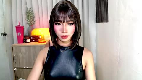 Snapshot of ravennax chatting on 11-28-25, 03:58 ravennaxx online show from 11-28-25, 03:58