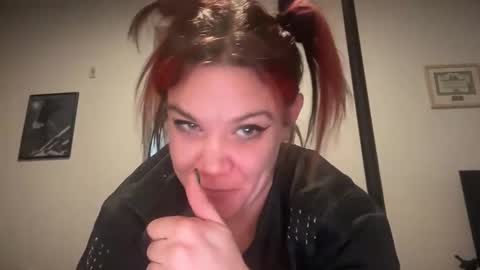 Snapshot of ravenrayyy chatting on 01-18-26, 04:11 Raven Ray online show from 01-18-26, 04:11