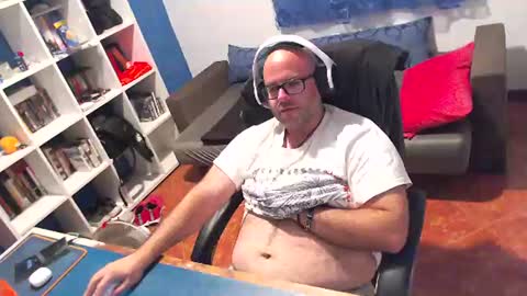Snapshot of ravingr3d3 chatting on 06-18-26, 11:09 ravingr3d3 online show from 06-18-26, 11:09