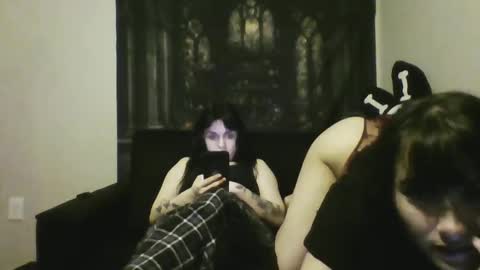 Snapshot of ravyn_nyx chatting on 09-17-25, 02:35 Ravyn and Nyx online show from 09-17-25, 02:35