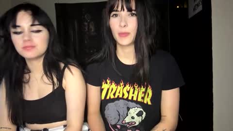 Snapshot of ravyn_nyx chatting on 09-27-25, 02:27 Ravyn and Nyx online show from 09-27-25, 02:27