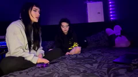 Snapshot of ravyn_nyx chatting on 12-03-25, 04:42 Ravyn and Nyx online show from 12-03-25, 04:42