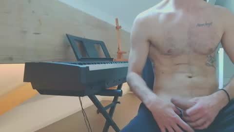 Snapshot of rawfrench chatting on 12-05-25, 01:42 rawfrench online show from 12-05-25, 01:42