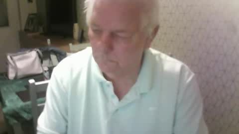 Snapshot of ray47 chatting on 10-17-25, 10:12 ray47 online show from 10-17-25, 10:12