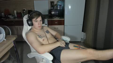 Snapshot of ray_hill chatting on 12-08-24, 08:36 Ray online show from 12-08-24, 08:36