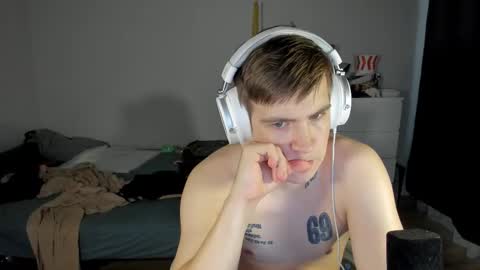 Snapshot of ray_hill chatting on 09-18-25, 02:41 Ray online show from 09-18-25, 02:41