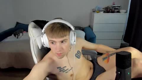 Snapshot of ray_hill chatting on 10-01-25, 02:01 Ray online show from 10-01-25, 02:01