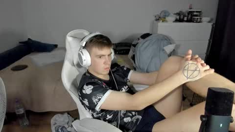 Snapshot of ray_hill chatting on 10-03-25, 09:01 Ray online show from 10-03-25, 09:01