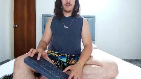Snapshot of ray_weed chatting on 08-05-26, 10:44 Ray online show from 08-05-26, 10:44