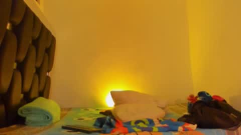 Snapshot of raydevil_ chatting on 11-13-25, 07:40 Rayn online show from 11-13-25, 07:40