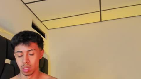 Snapshot of raydevil_ chatting on 11-26-25, 03:35 Rayn online show from 11-26-25, 03:35