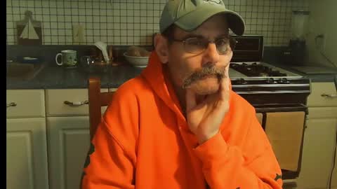 Snapshot of raylene4u2 chatting on 12-01-24, 04:29 Ray online show from 12-01-24, 04:29