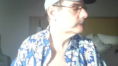 Snapshot of raylene4u2 chatting on 12-06-24, 10:27 Ray online show from 12-06-24, 10:27